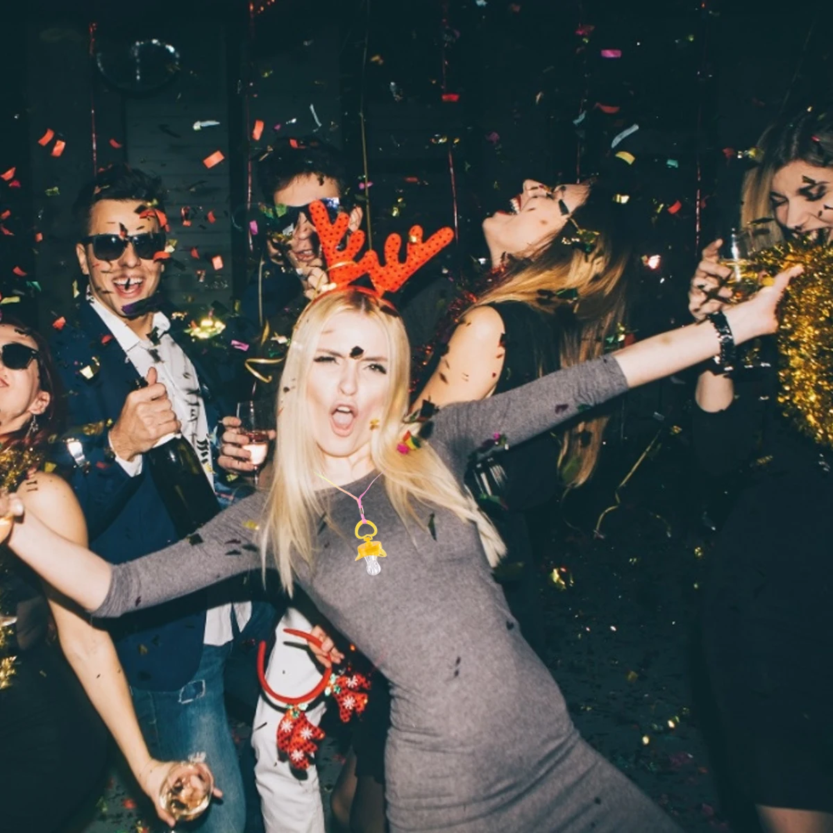 

6pcs Flashing Led Whistles Disco Party Bar Shiner Blow Whistles For Dance Clubs School Activities Lightweight Plastic With