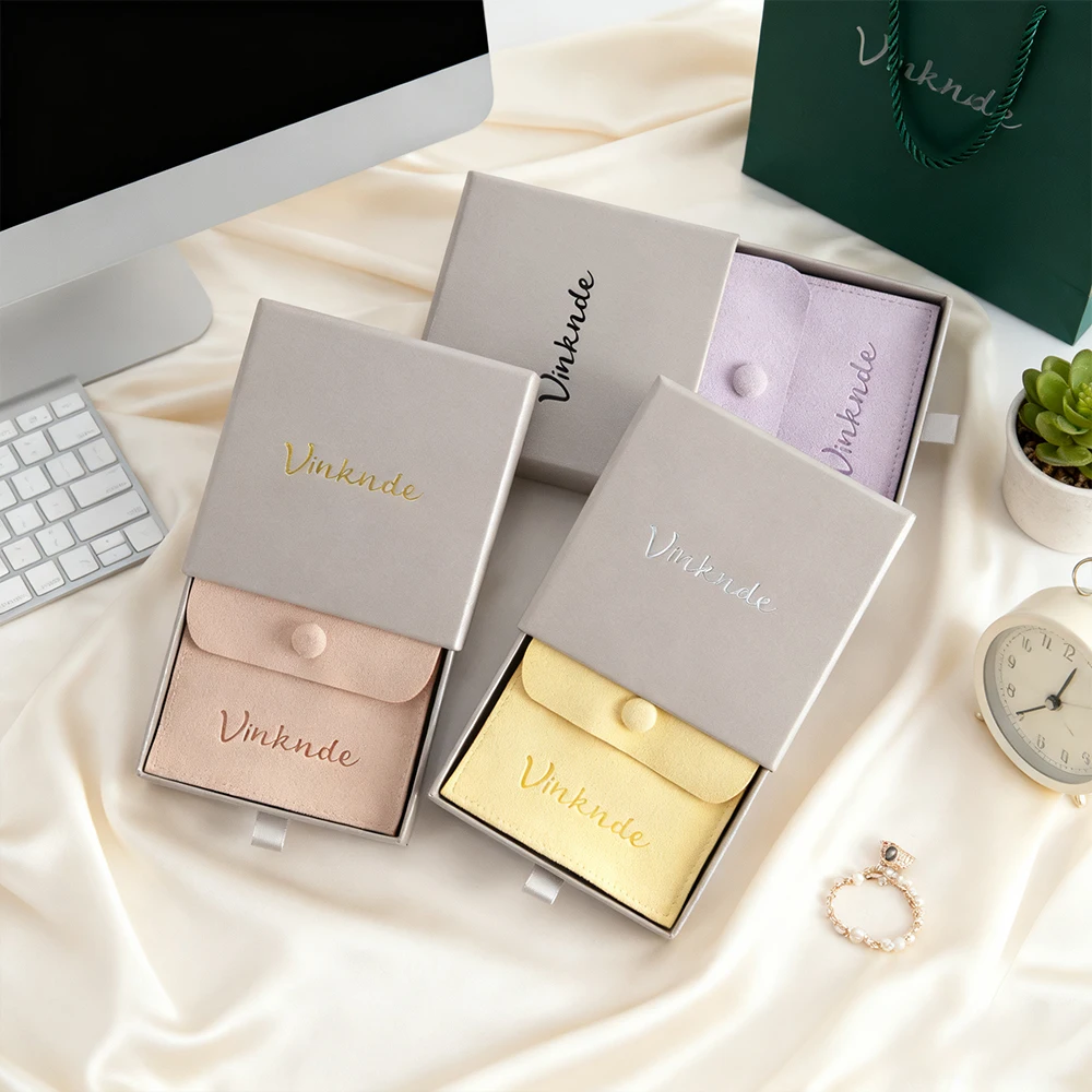 

Wholesale Luxury Envelope Snap Microfiber Jewelry Gift Bag 9x9x2.5cm Paper Drawer Boxes Earrings Rings Keychina Packaging Box