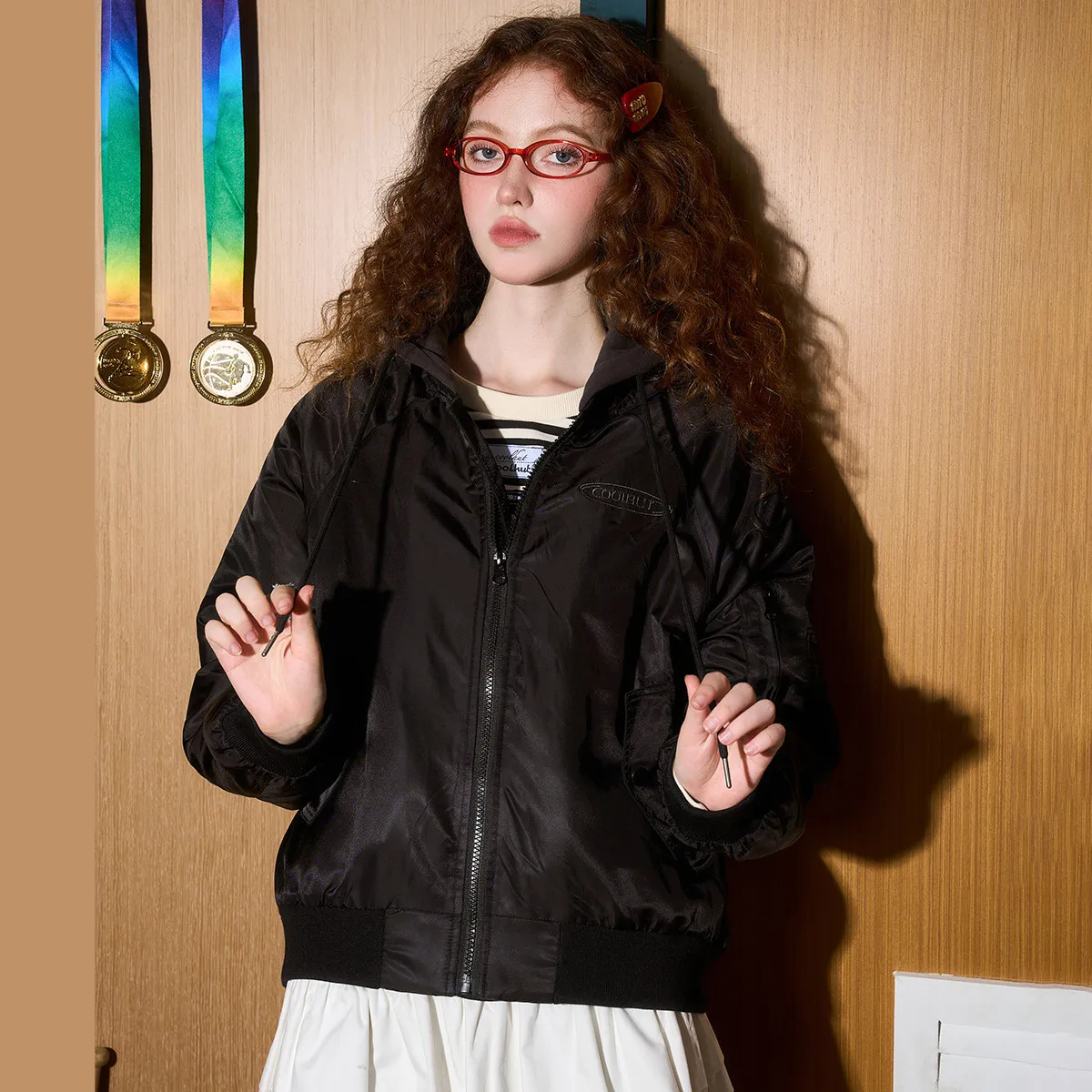 الشتاء المرأة Bomber سترة مقنعين الطيران القطن معطف مبطّن البيسبول طوق سترة الشارع الشهير فضفاضة تناسب ملابس خارجية متعددة الاستخدامات