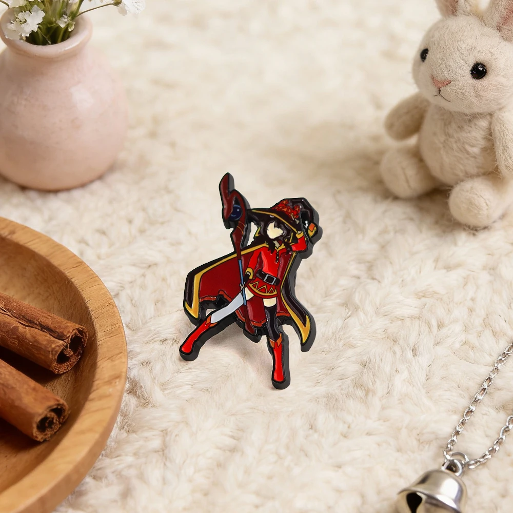 KonoSuba Cartoon-Charakter-Brosche Megumin Magier-Abzeichen Klassische Anime-Peripherie Emaille-Pin Fans Sammlerstück Taschen-Accessoire Geschenk – Detail 4