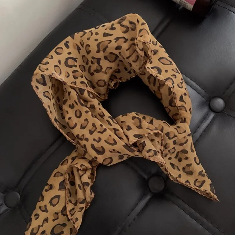 

Retro Leopard Print Square Scarf for Women Satin Thin Edge Scarves Head Band Fashion Y2K Lady Hair Shawl Wrap Female Neckerchief