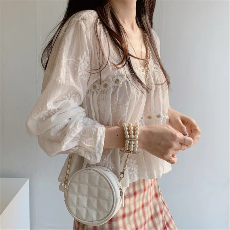 Autumn Long Sleeved Blouse Sexy V-neck Girlish Outfit with Lace Three-dimensional Daisy Top 13037