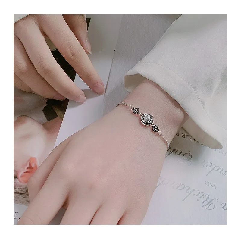 

Ежегодный набор серебряных украшений: колье, кольцо, серьги, браслет с камелиями