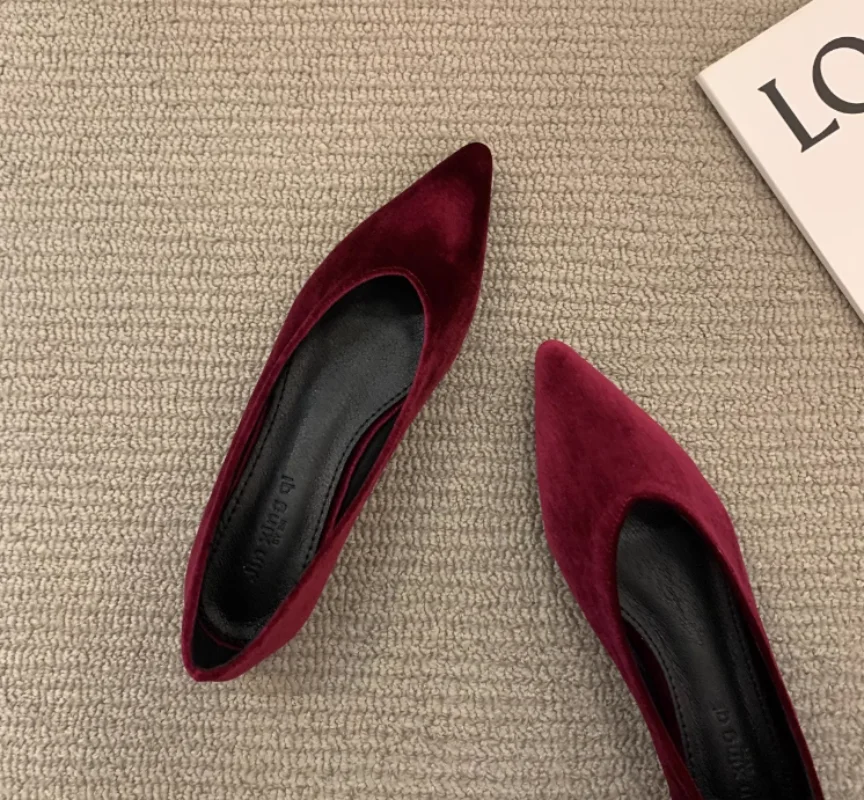 Chaussures plates pointues simples pour femmes, chaussures de tempérament rouges, grande taille, saison de printemps et d'automne, nouveau, 2025