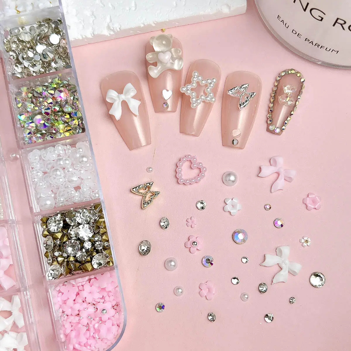 12 rejillas/caja de resina, lazo blanco y rosa, abalorios para uñas de flores, tamaños mixtos, diamantes de imitación, perlas, decoración artística de uñas, accesorios de manicura DIY