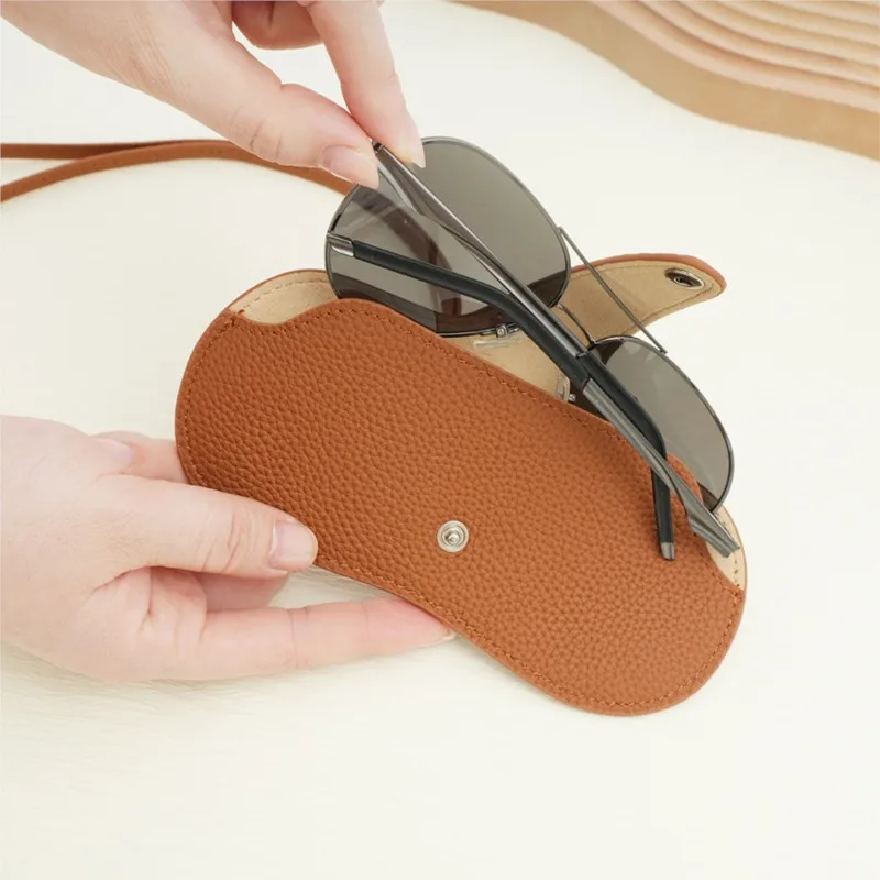 

Top-Grain Cowhide Genuine Leather Neckband Glasses Case Portable Sunglasses Storage Bag for Men & Women Brillenetui
