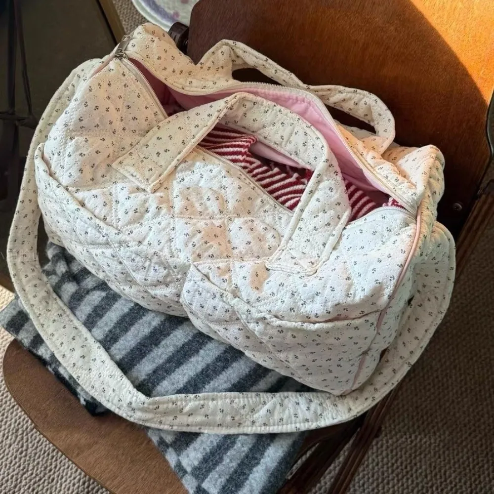 Floral Print Travel Hand Bag Large Capacity Dual Top Handles Cotton Duffle Bag Quilted Fabric Quilted Travel Bag School Use