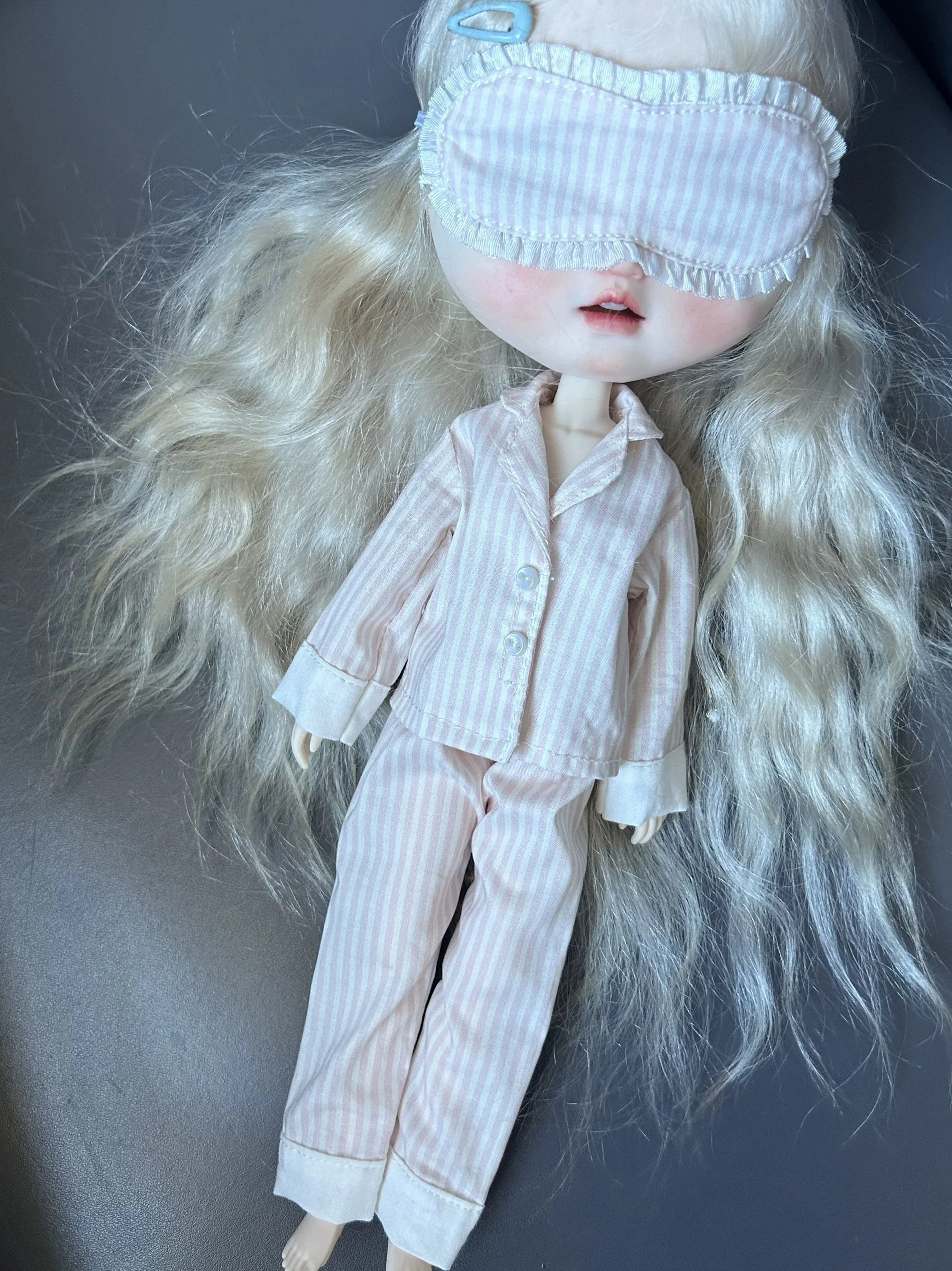 ملابس وإكسسوارات دمية بليث بطول 30 سم، ملابس منزلية على شكل دب كرتوني، بيجامة لطيفة وردية مخططة/منقوشة + طقم قناع للعين لدمية بليث