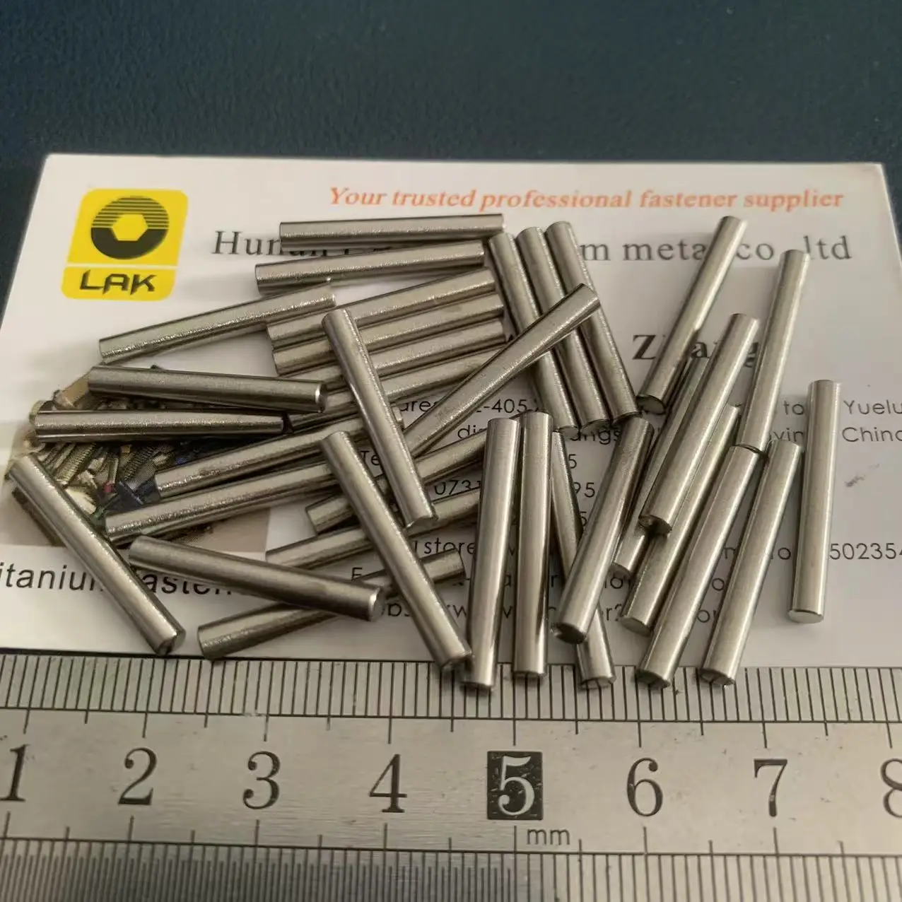 3x22.7 وفقًا للعميل لإنتاج عمود دبوس التيتانيوم لـ RC Gr5