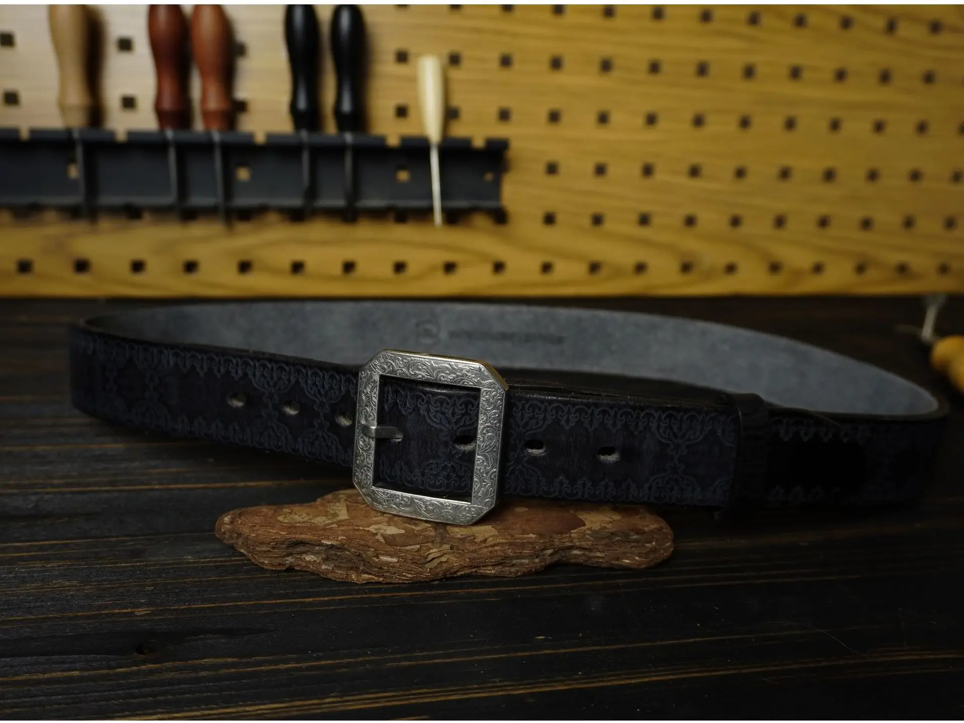 Men's Thickened 6MM Bison Leather Belt with Engraved Pattern and Stainless Steel Buckle Genuine Leather Practical Cowhide Belt