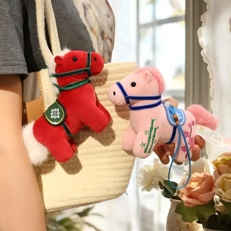 新生児プレゼント ポニー人形; 2026年馬年テーマのぬいぐるみ飾り、柔らかくリアルなデザイン