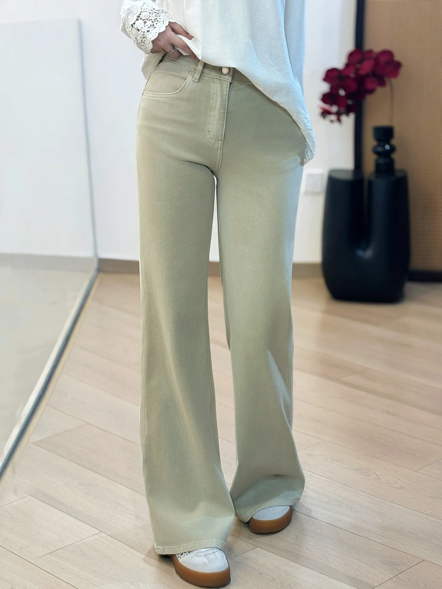 

Spring High Waist Bell Bottom Jeans Lengthening Proportions Slimming Straight Cut Two Colors Ladies Fashion Cotton Denim