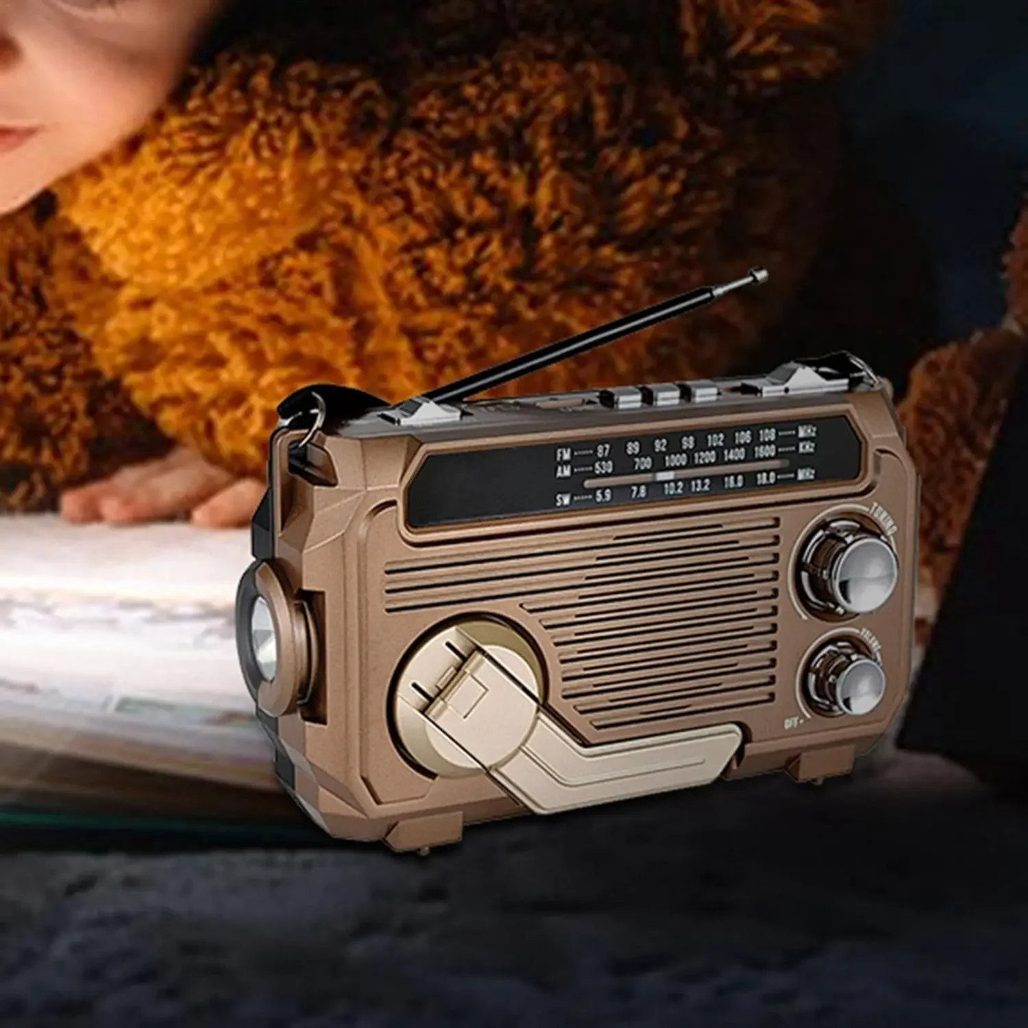 راديو محمول ريترو يعمل بالطاقة الشمسية قابل لإعادة الشحن AM/FM/SW استقبال خارجي سماعة لاسلكية تعمل بالبلوتوث مكبرات صوت راديو بصوت عالٍ مع مصباح يدوي