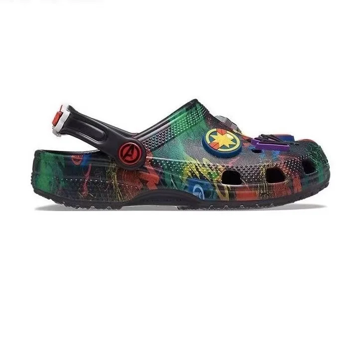 Original Crocs x The Avengers Kawaii Cartoon süße Mädchen Jungen Sandalen Kinder Hausschuhe rutschfeste Strand Home Loch Schuhe Geschenk