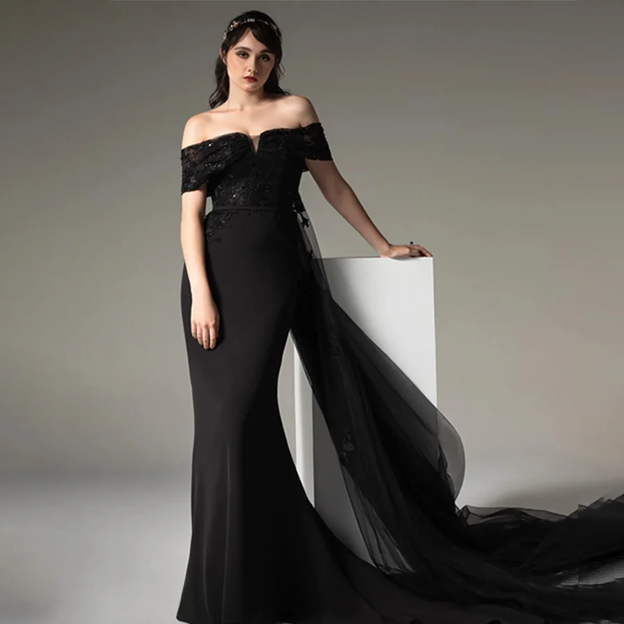 

Off-Shoulder Lace Appliques Sleeveless Wedding Gown Back Removable Train Zipper Bridal Gown For Women