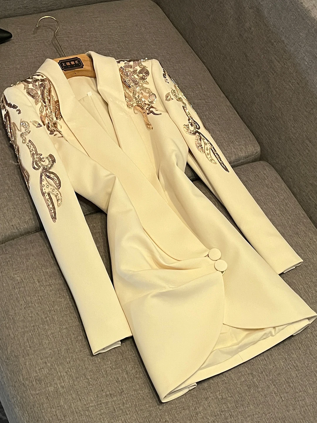 

Весна 2026: Новинка! Женское повседневное платье премиум-класса с воротником, тяжелой вышивкой и стразами, из яркой ткани, со средней талией.