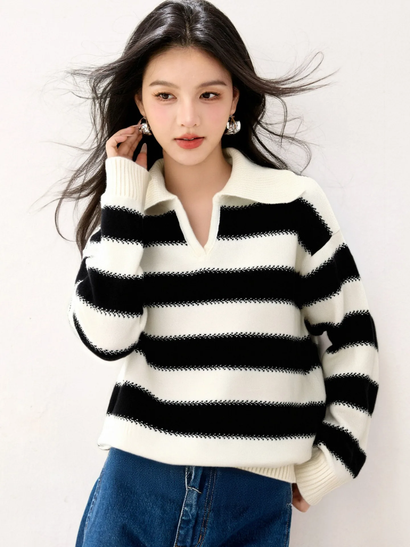 เสื้อสเวตเตอร์ไหมพรมลายทางลำลองสำหรับผู้หญิง คอวี แขนยาว ผ้าขนสัตว์ผสม ใส่สบาย ทรงหลวม รุ่นใหม่สำหรับฤดูใบไม้ร่วง คุณภาพพรีเมียม...