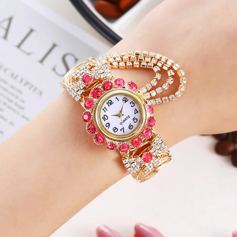 새로운 모드 Vrouwen Horloges Diamant 임베디드 우아한 석영 Horloge Stijlvolle Opening Luxe Creatieve Legering Armband Horloge