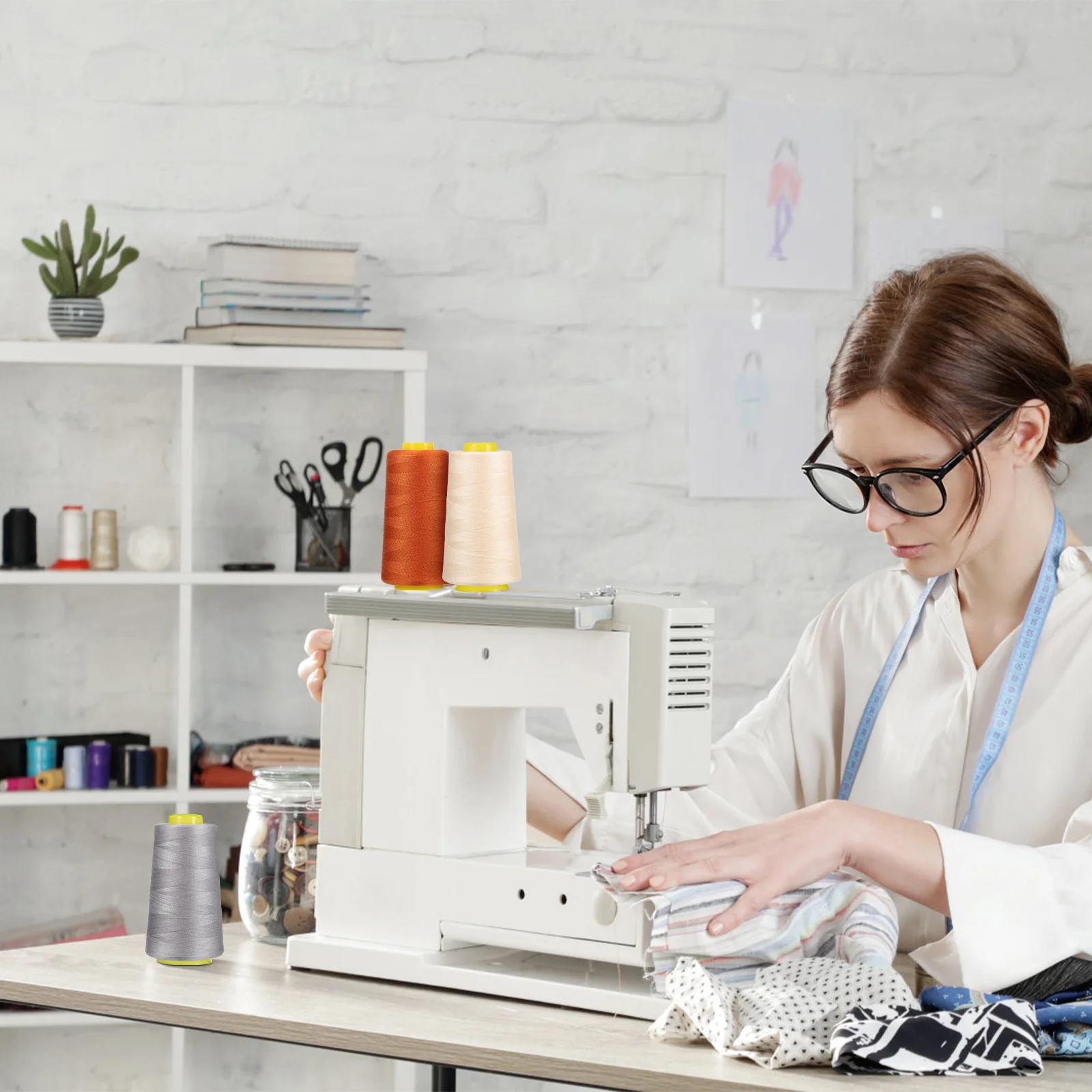 

6 шт. полиэстеровые нитки разных цветов, прочные катушки для швейных ниток для вышивальной машины и ручного использования