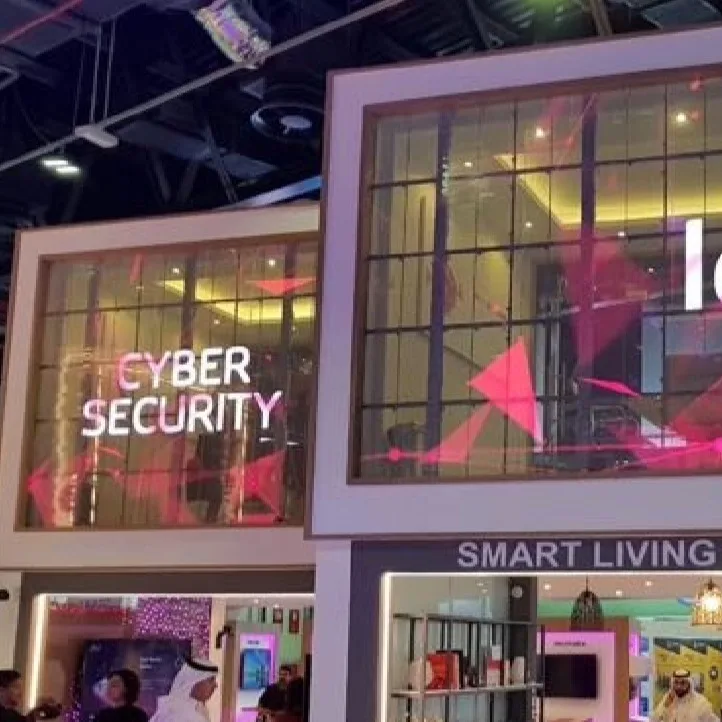 60 % Transparenz, hochauflösendes, transparentes digitales LED-Bildschirmpanel, klarer LED-Mesh-Bildschirm für Glasfenster