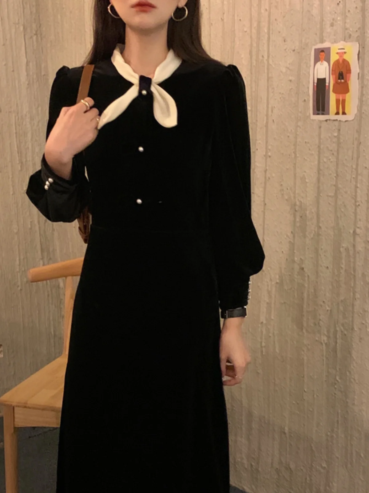 Autumn Dress Women Chic French sle Hepburn Sle Temperament Elegant Velvet Waist Hugging Bow Sweet Age-Reducing Long dress