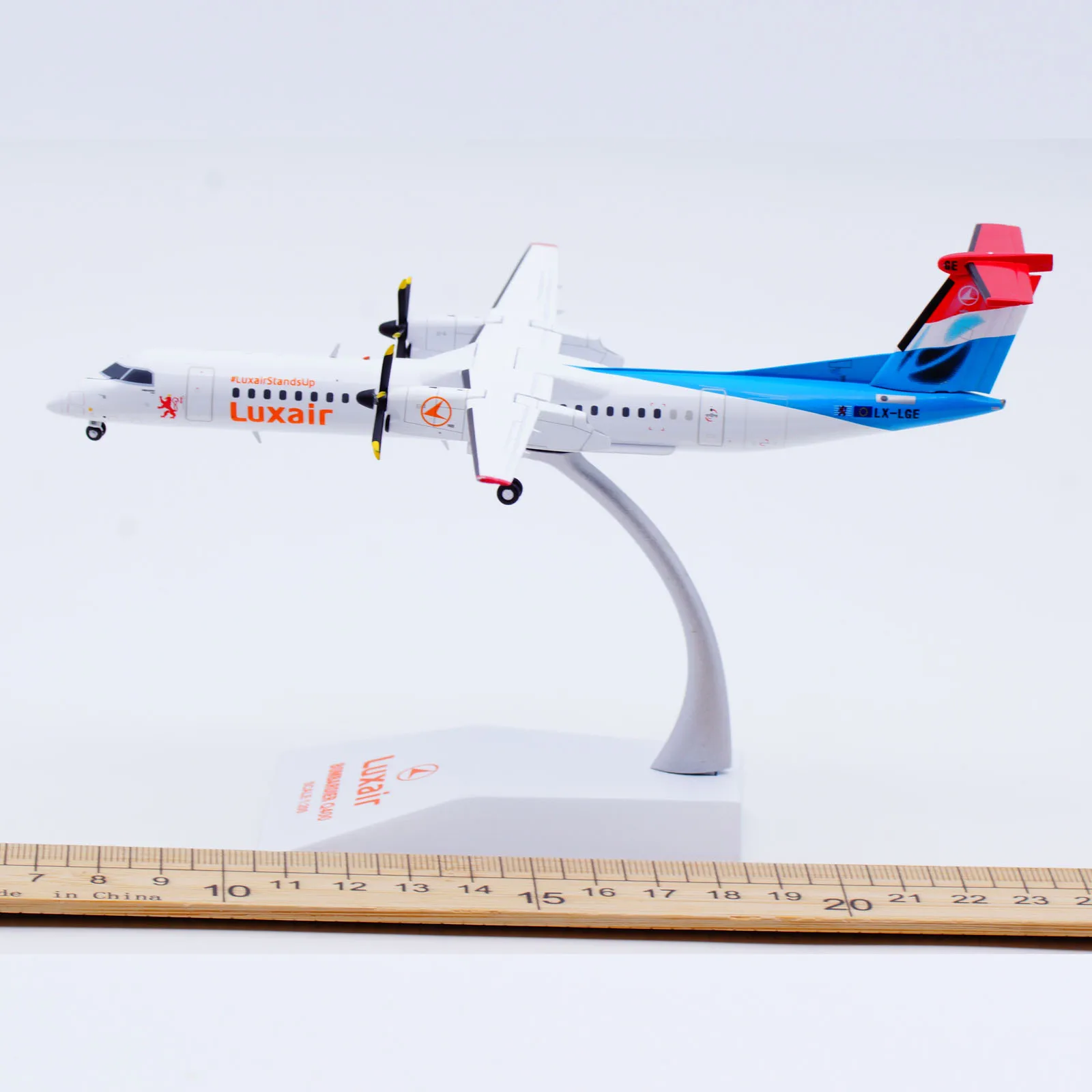 XX20169 Alloy Collectible Plane Gift JC Wings 1:200 Luxair Bombardier Dash8-Q400 Diecast Aircraft Model LX-LGE With Stand