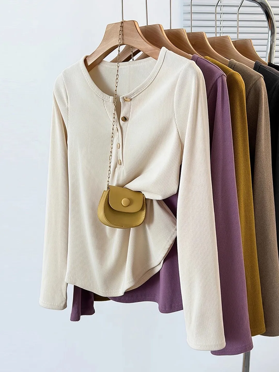 

Женская приталенная футболка с длинным рукавом, новинка весеннего сезона, базовая модель с полуоткрытым воротником, универсальный топ с эффектом стройности