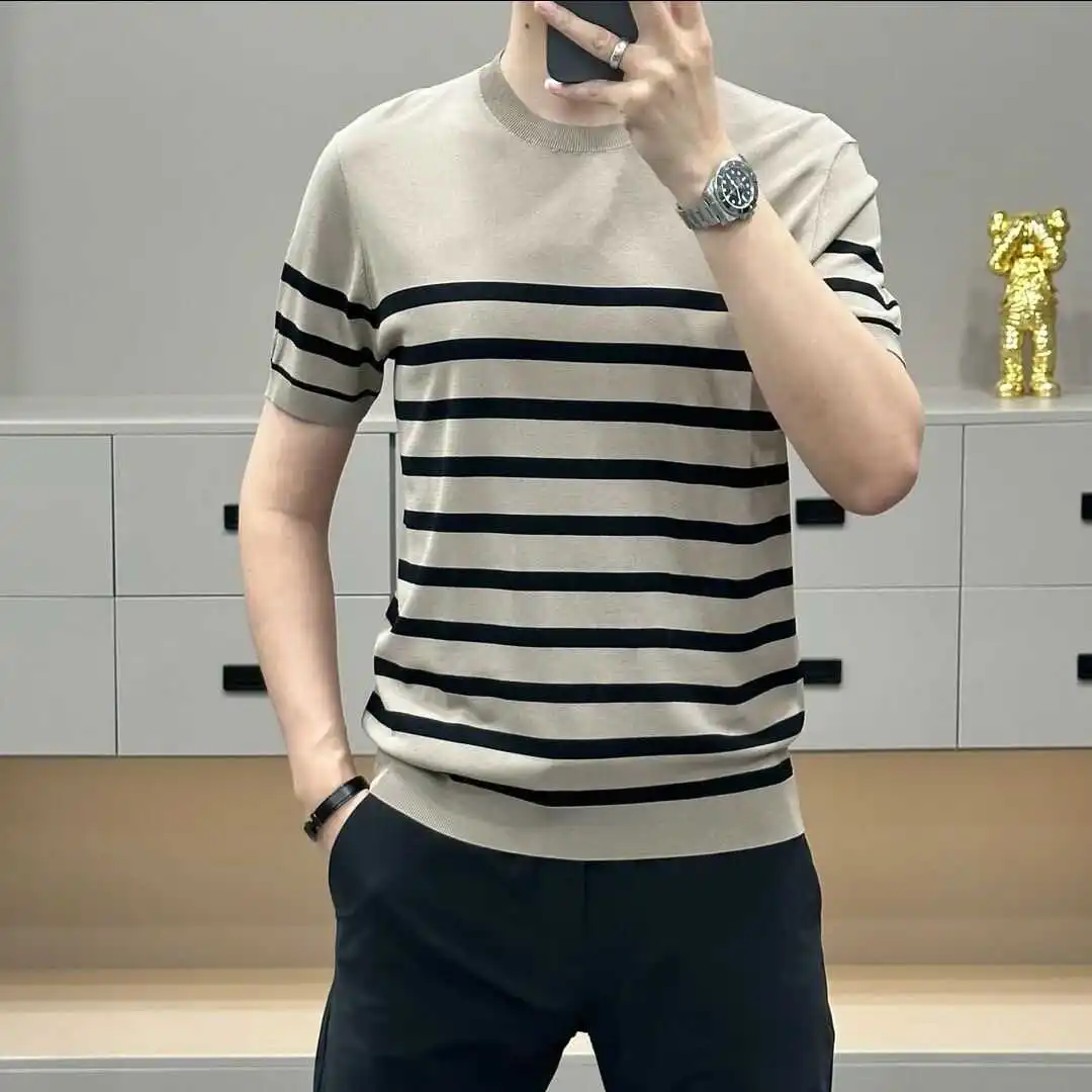 

Summer 2025 Men's High-End Slim Fit Knitted ort Sve T-irt round Ne Casual Comfortable Lightweight Trendy Striped Top