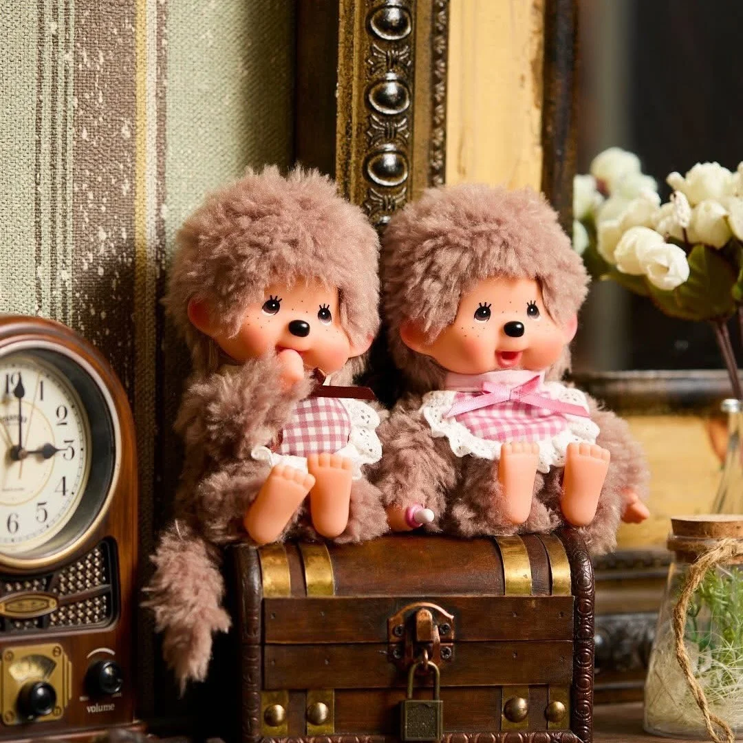 

20cm Japanese Genuine Monchhichi New Fluffy Lazy Series Sweetheart Brown Monchhichi Brown Curly Vinyl Doll Ornaments Gift