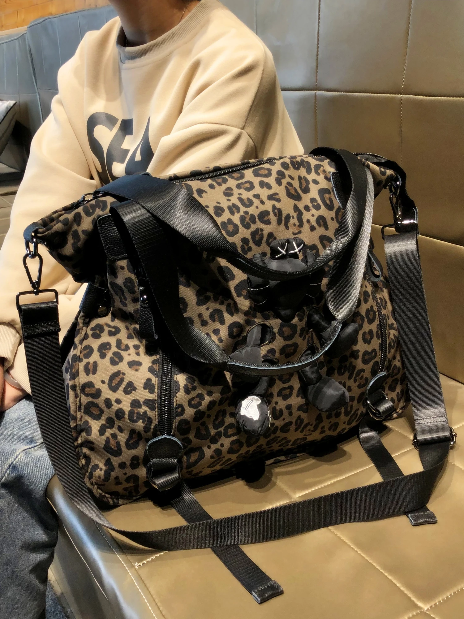 sac-de-voyage-de-marque-hongkongaise-2026-nouveau-grande-capacite-imprime-leopard-sac-de-transport-pour-les-trajets-quotidiens-ou-les-voyages-sac-de-rangement