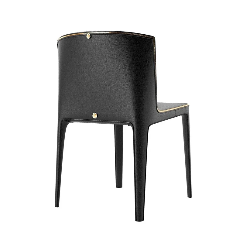 Silla de madera maciza.