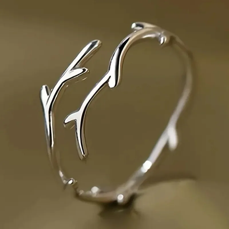 Einfacher, geweihförmiger offener Ring, personalisierter, modischer Damenring in Silberfarbe, geeignet für den täglichen Gebrauch als Schmuckstück.