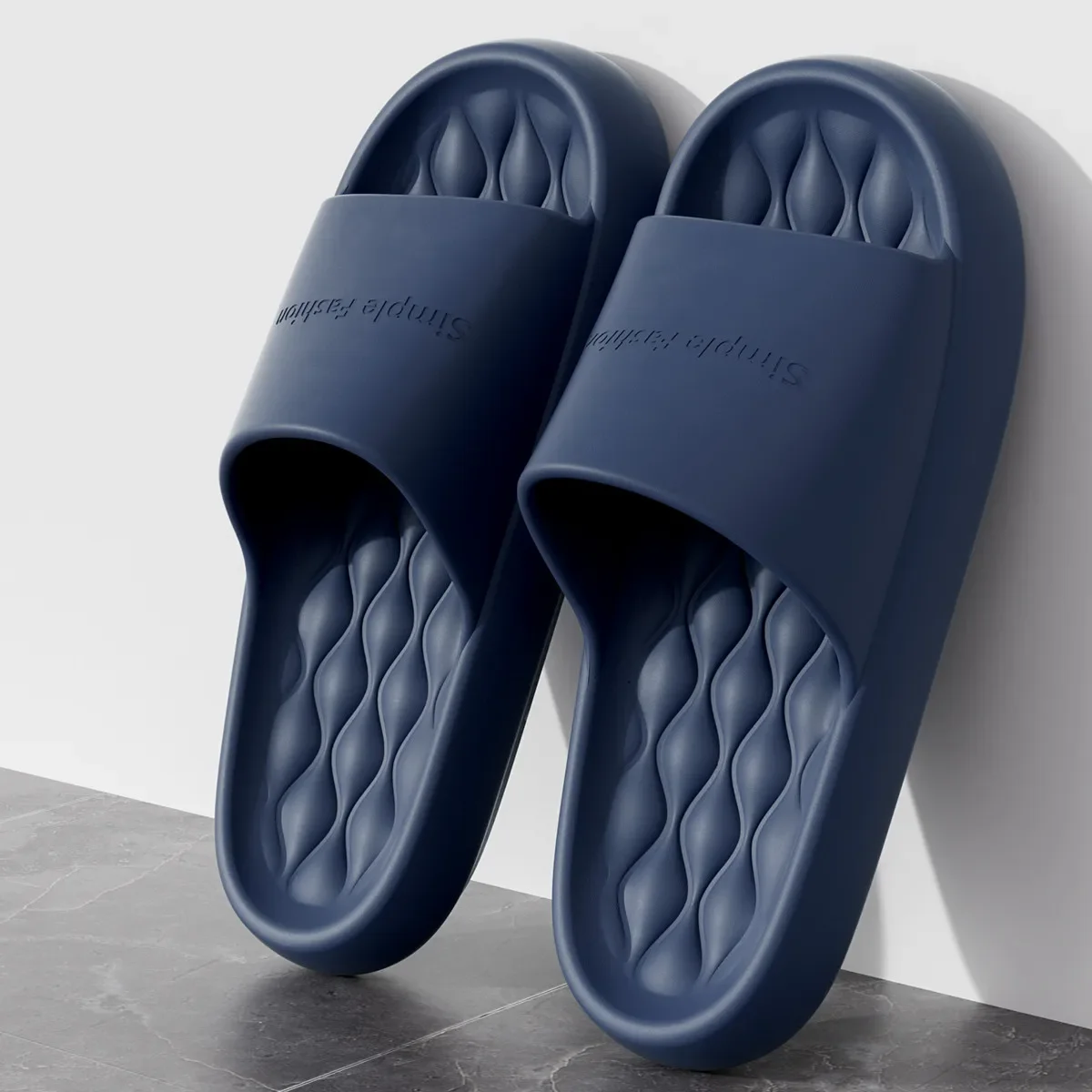 Новые мужские тапочки, женские летние легкие мягкие шлепанцы, летние пляжные сандалии для пар, домашняя и уличная повседневная нескользящая обувь на платформе Новые мужские тапочки, женские летние легкие мягкие шлепанцы, летние пляжные сандалии для пар, домашняя и уличная повседневная нескользящая обувь на платформе