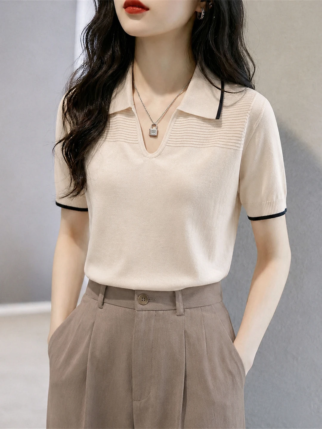 

Commuter Style Ice Silk Short Sleeve Knitwear Collar Casual Fashion Korean Design Sensation Straight Cut Silken Top