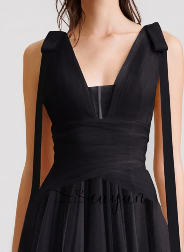 CUYUN Abito da ballo lungo nero classico personalizzato da donna in morbido tulle lungo fino al pavimento con scollo a V senza maniche abito da sera formale a trapezio
