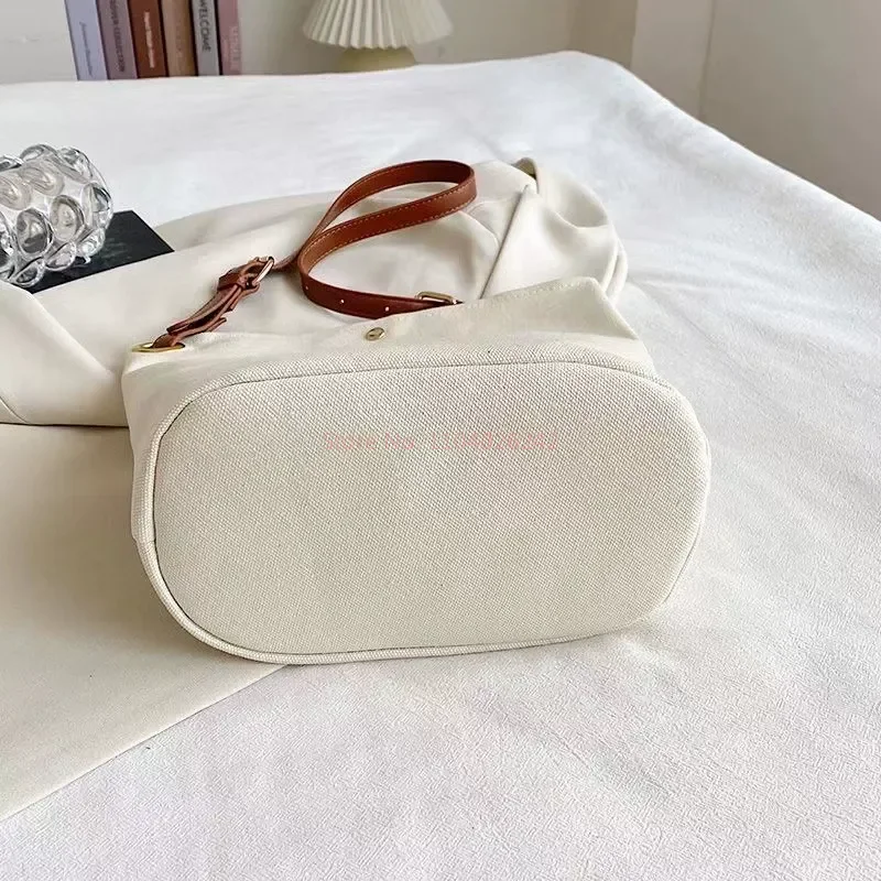 2026 Series Snoopy Women'S Cute High-Capacity Bucket Bag Fashion Canvas Shoulder Bag Classic Letter Print Casual Crossbody Bag view 2