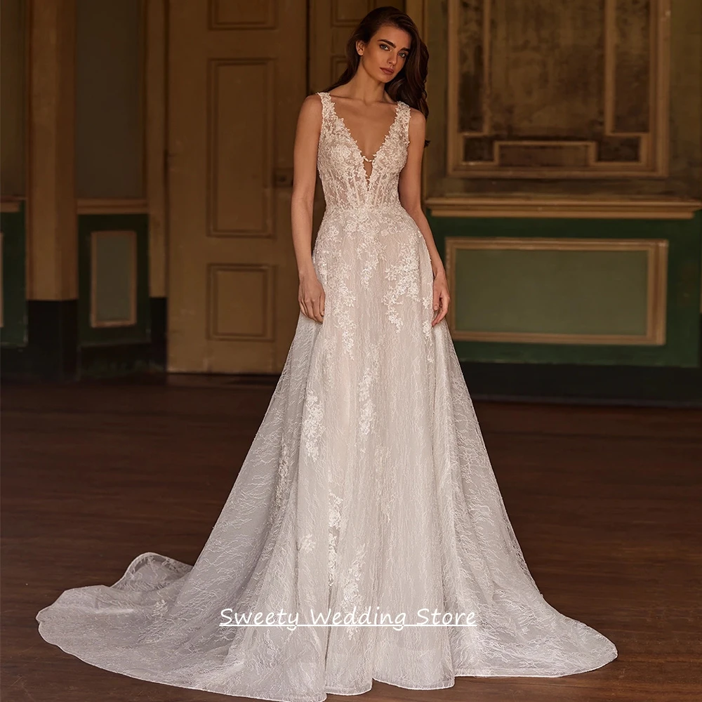 New Arrival Wedding Dress Customzied Sleeveless V Neck See Through Lace Applique Sweep Train A Line Bridal Gown for Bride