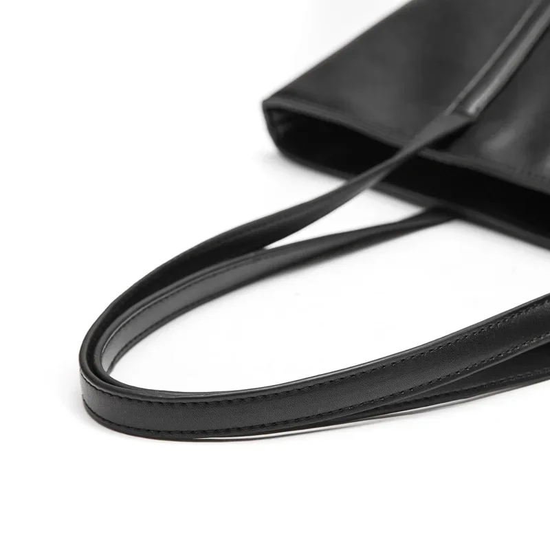 سعة كبيرة حمل حقيبة 2025 حقيبة نسائية الموضة عبر الحدود جديد بسيط حقيبة يد للسيدات تخفيف حقيبة كتف مفردة