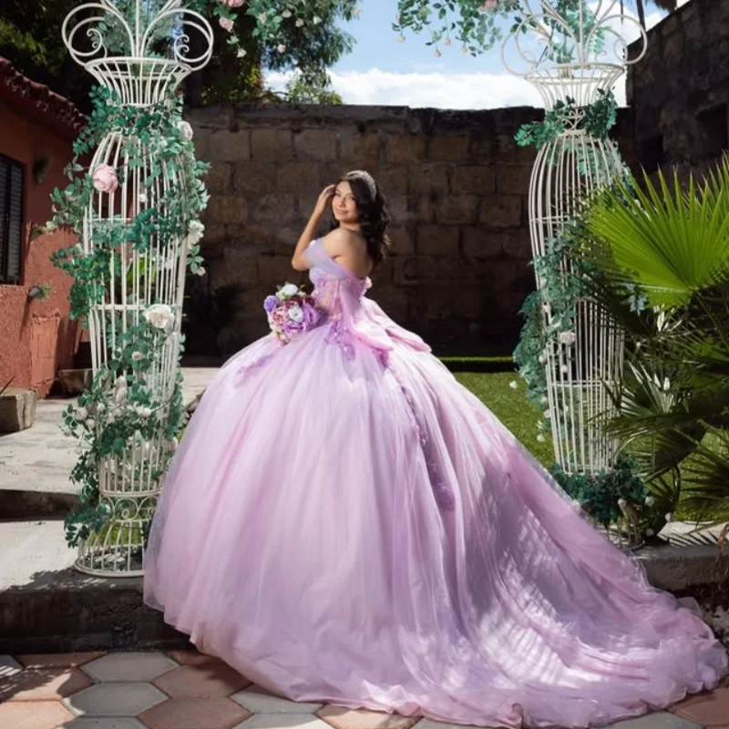 

Lavender Purple Quinceanera Dresses Glitter 3D Flower Crystal Decal Long tail Big Bow Vestido 15 Quinceanera Customize
