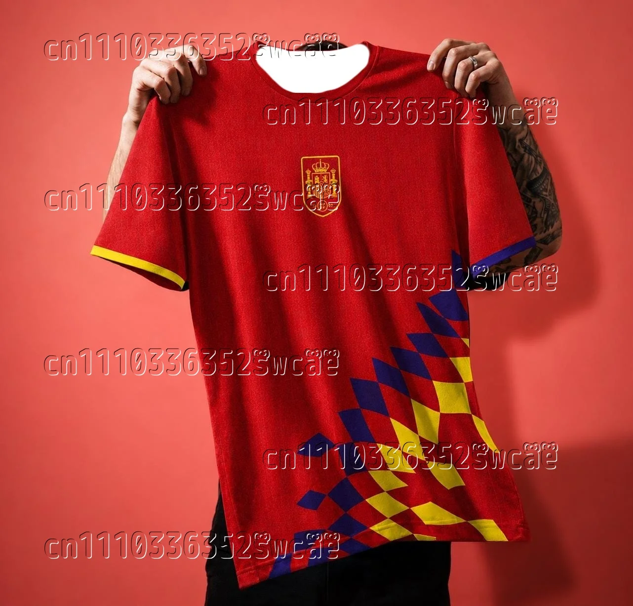 Camiseta de Fútbol de Manga Corta con Gradiente de Rombos Rojo, Azul y Amarillo, Coleccionable, Cultural, para Verano en España, para Combinar en Familia