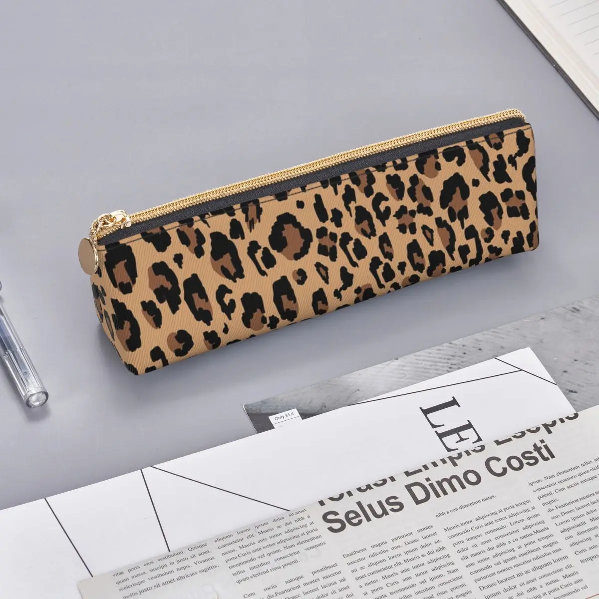 Retro Leopard Triangle Pencil Case Jungle Animal Print Girls Boys College Zipper Pencil Box Kawaii Leather Pen Bag