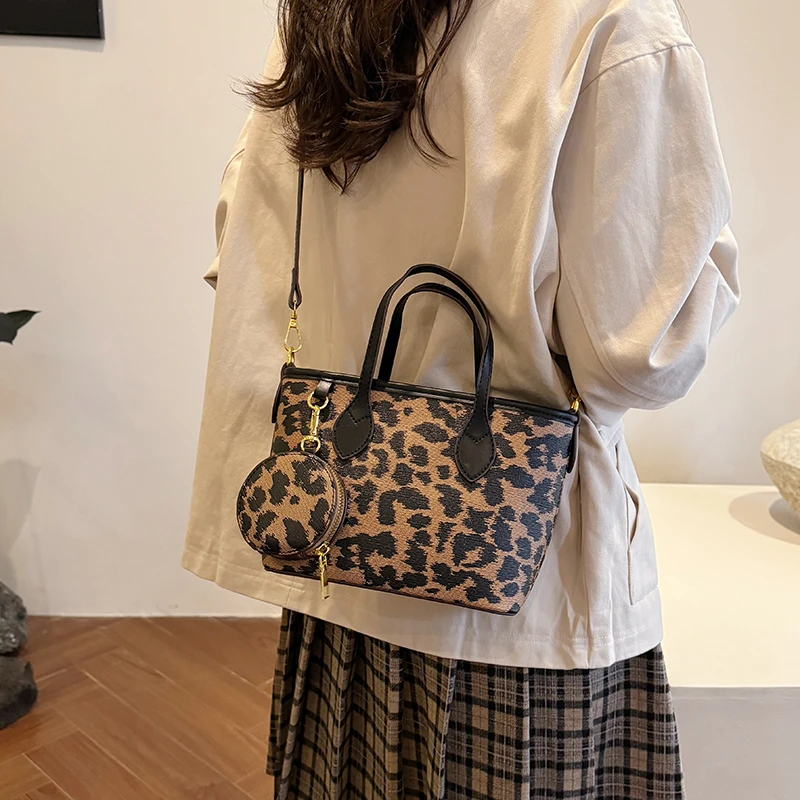 

Women Luxury High End Leather Tote Bag Fashion Elegant Shoulder Handbag Classic Crossbody Daily Commuter Look