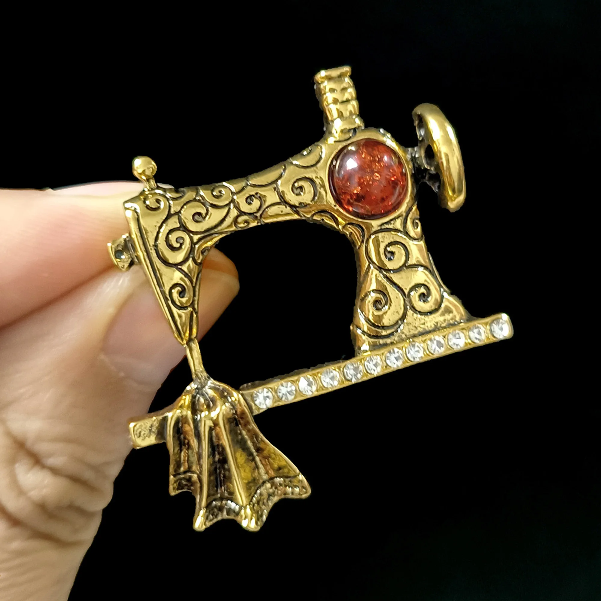 Enamel Sewing Machine Brooches for Women Unisex Rhinestone Sewing Tool Pins Office Party Friend Gifts Jewelry Accessories