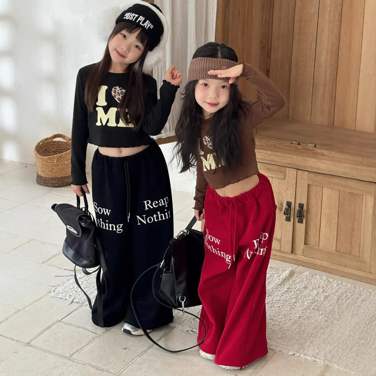 

Girls Top Autumn Winter New Leopard Print Letter Long Sleeved T-shirt Slim Fit Short Style Brushed Base Shirt Daily Casual Wear