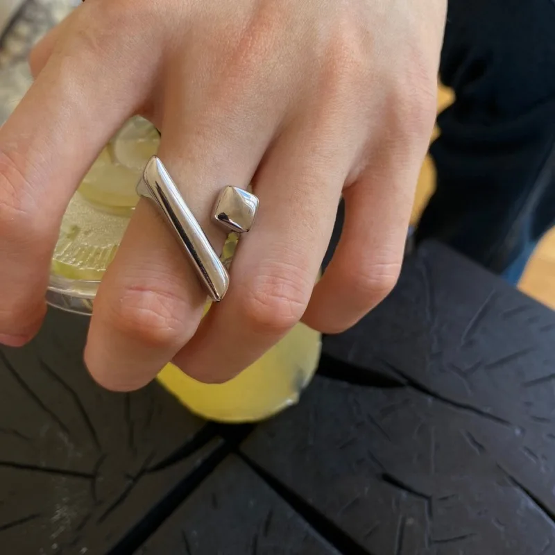 Hollow Out Lines Flower Rings Exquisite Jewelry Personalized Fashion Simple Design Suitable For Women Daily Layering Accessories