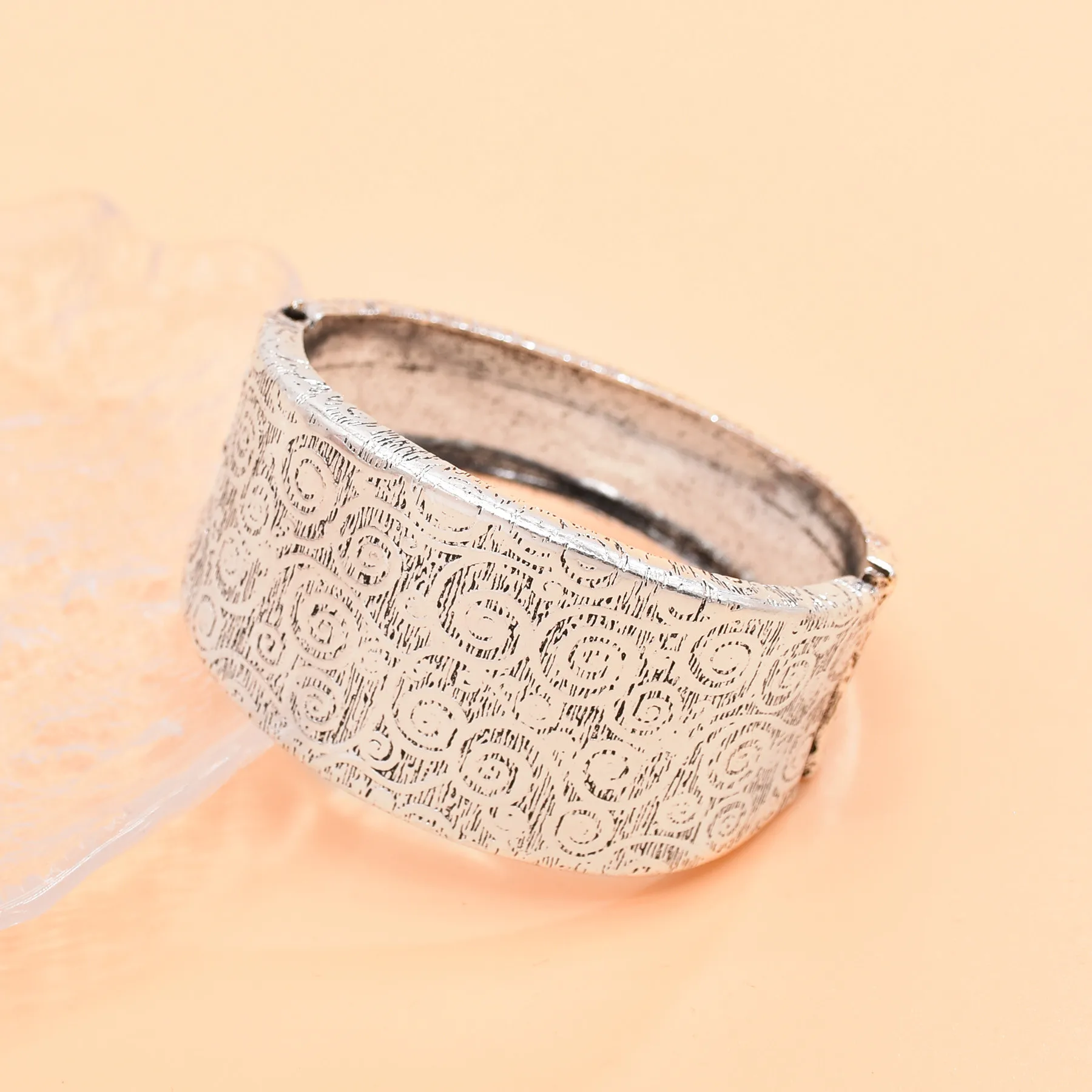 خمر فضي اللون دوامة منحوتة نمط زهرة سوار واسع للنساء التقليدية الهندية نيبال التبتية العرقية الإسورة المجوهرات