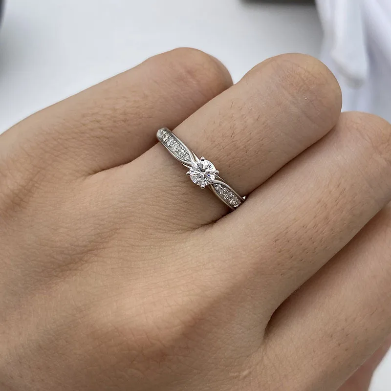 AEAW شكل دائري CVD HPHT مختبر نمت الماس 0.3CT الحجر الرئيسي DEF VS-VVS البلاتين 950 خاتم الزواج للنساء