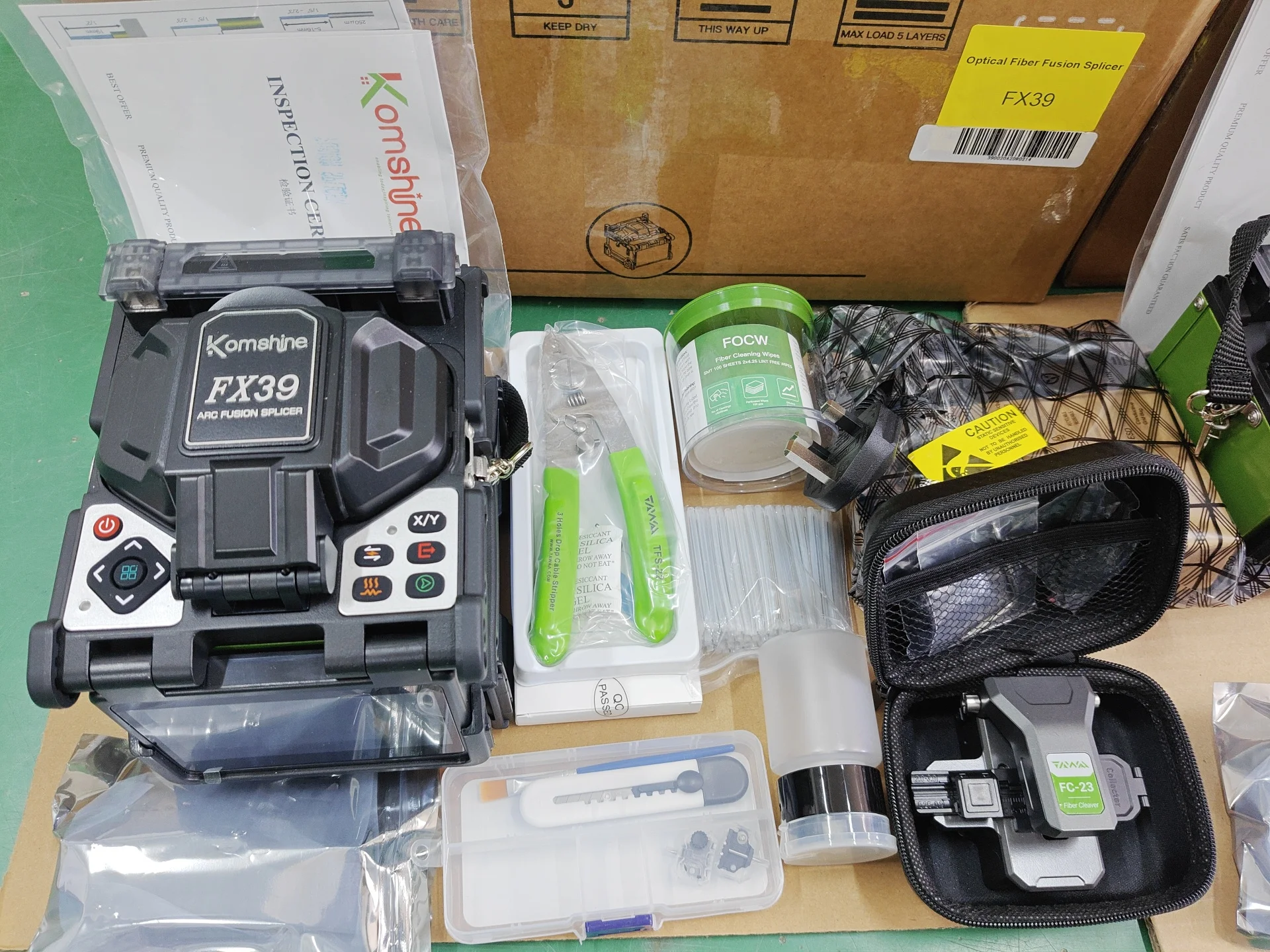 Komshine Fiber Optical FX39 6 Motors Core to Core Touch Screen Fusion Splicer Fiber Cleaver Platform Fusion Splicer Electrode