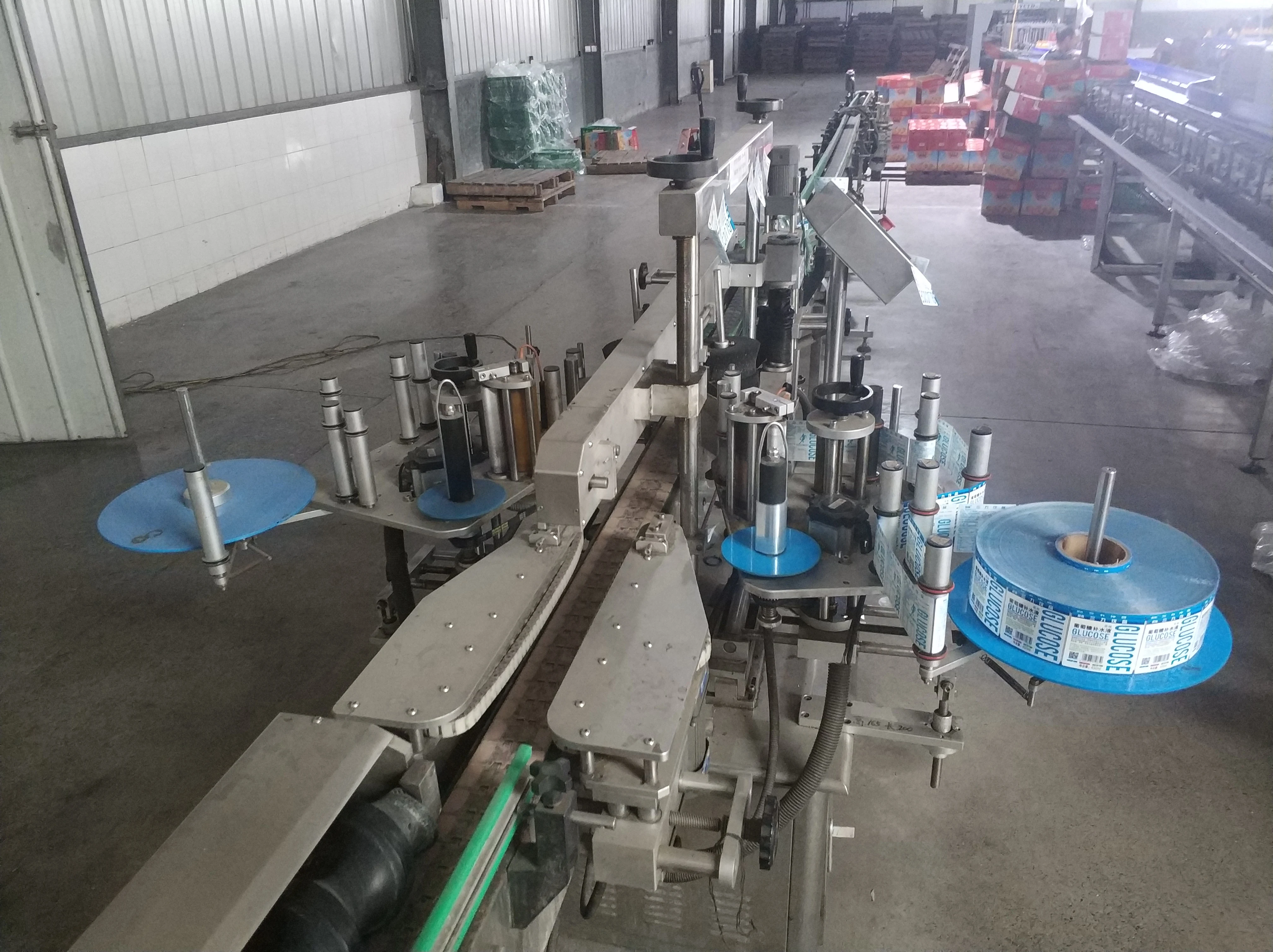 Zelfklevende etiketteermachine Ronde plastic fles Automatische zelfklevende etiketteermachine