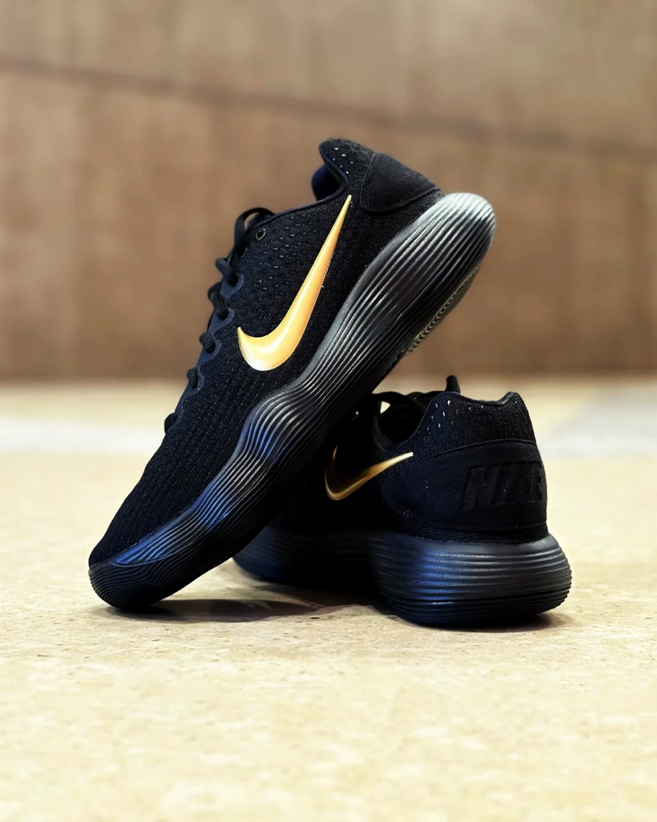 

Nike Hyperdunk Fashionable Comfortable Non Slip Durable Low Top Basketball Shoes for Men and Women in Black